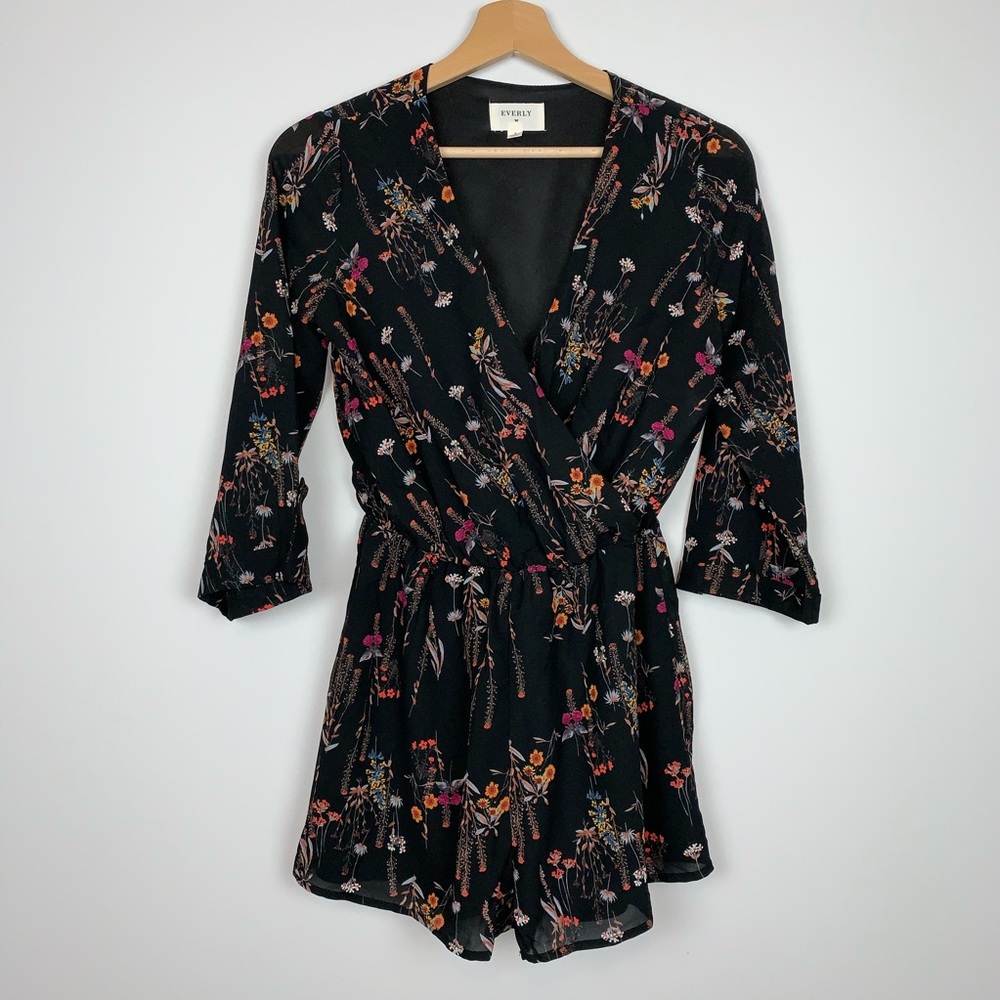 🌷EVERLY Floral Romper 3/4 Sleeve Crossover Neck S